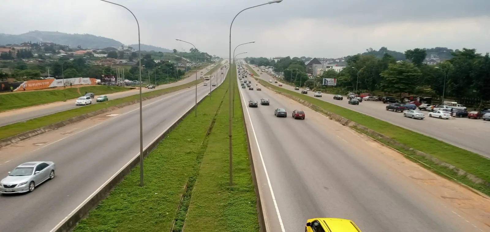 Kubwa–Gwarimpa Expressway beside Gwarinpa, Abuja